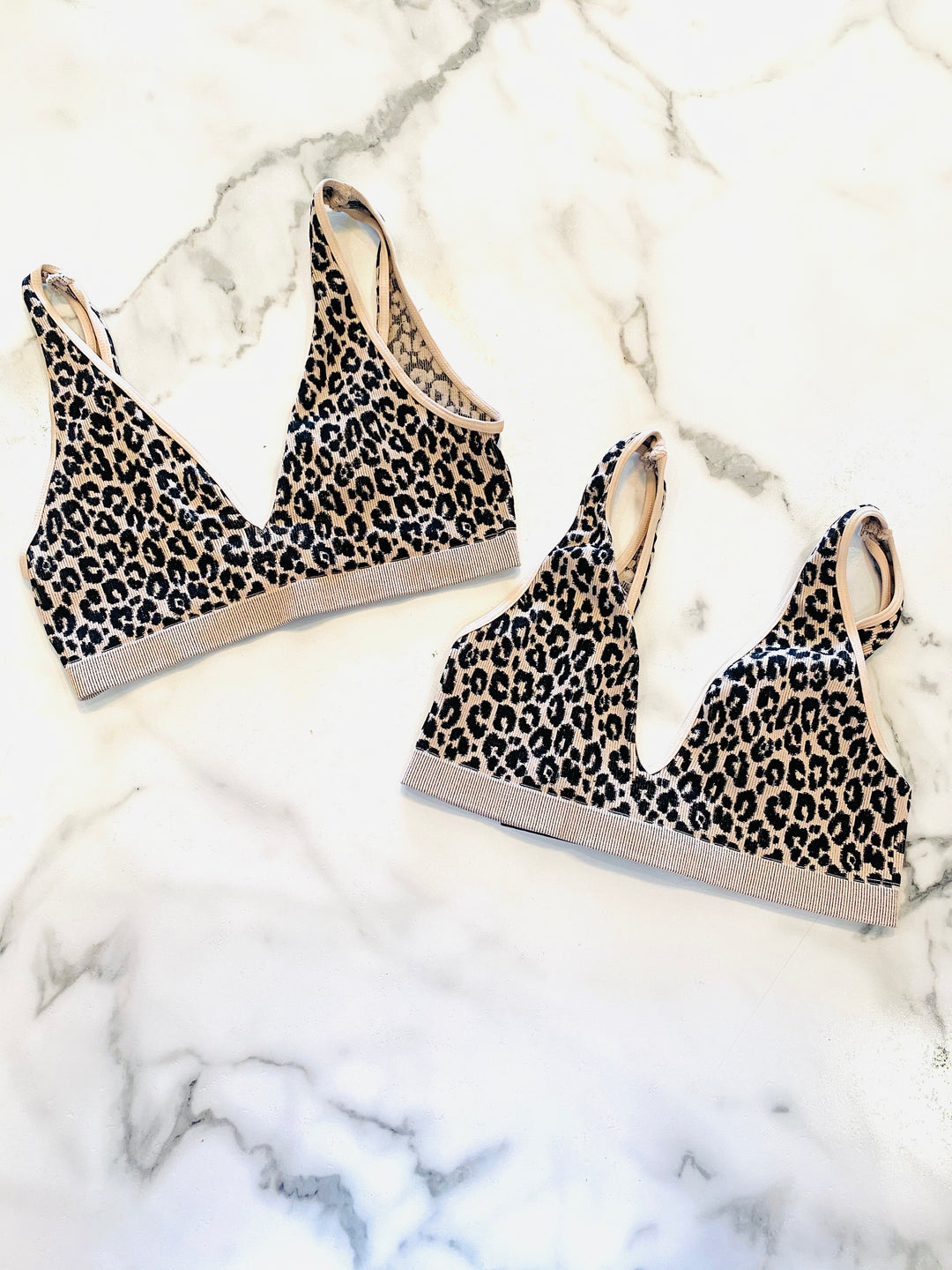 Deep V-neck seamless bra